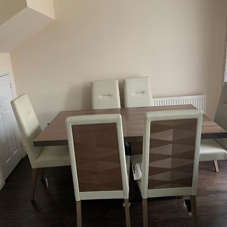 Holytown Homes Bagian luar foto